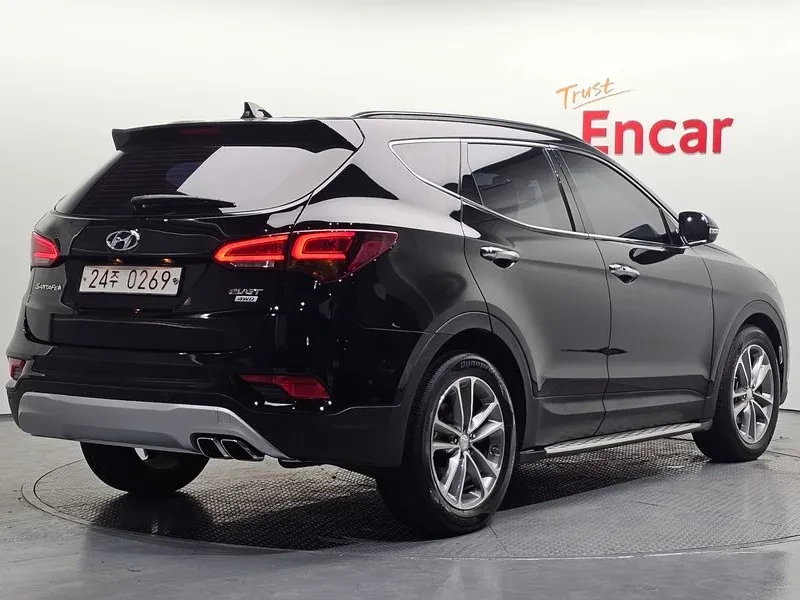 Hyundai Santa fe 2.0 4Wd Exclusive Special, снимка 2 - Автомобили и джипове - 55952498
