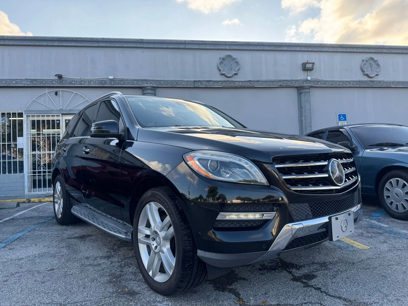 Mercedes-Benz ML 350 AMG/DISTRONIK/HARMAN/KEYLESS GO/BI-XENON/LANE - изображение 2