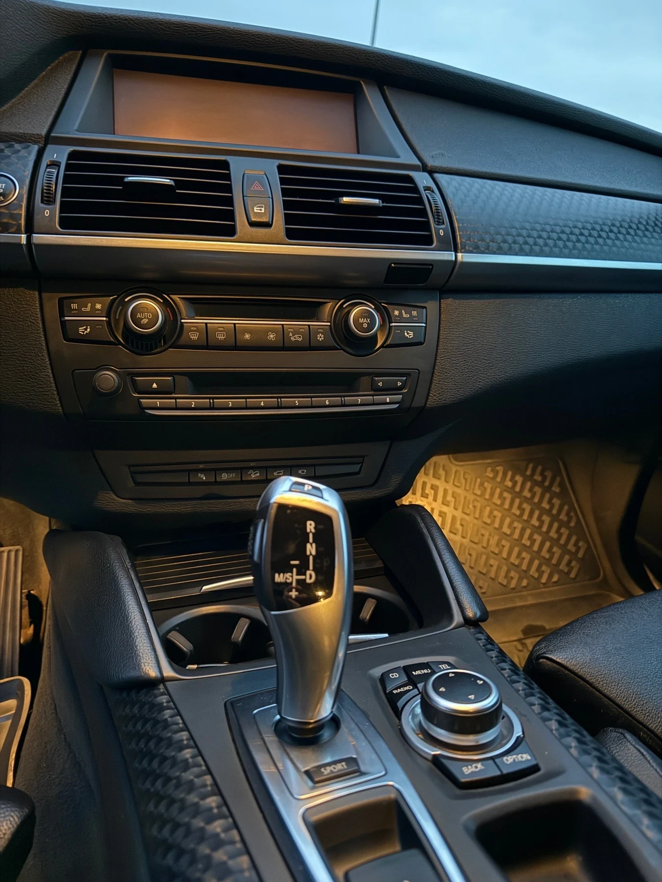 BMW X6  4.0D xDrive - изображение 8