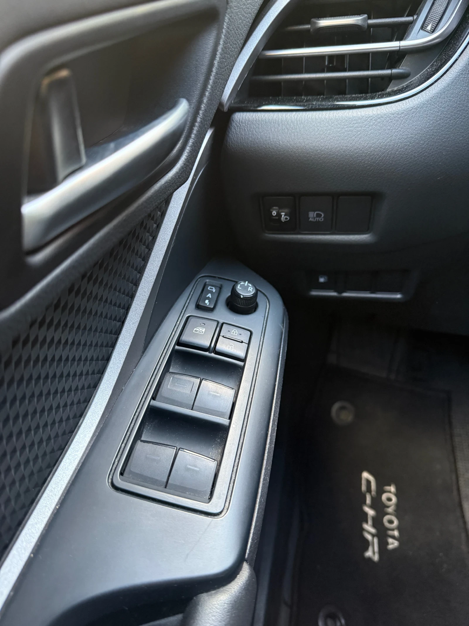 Toyota C-HR 1.8 Hybrid Keyless, снимка 7 - Автомобили и джипове - 54343499