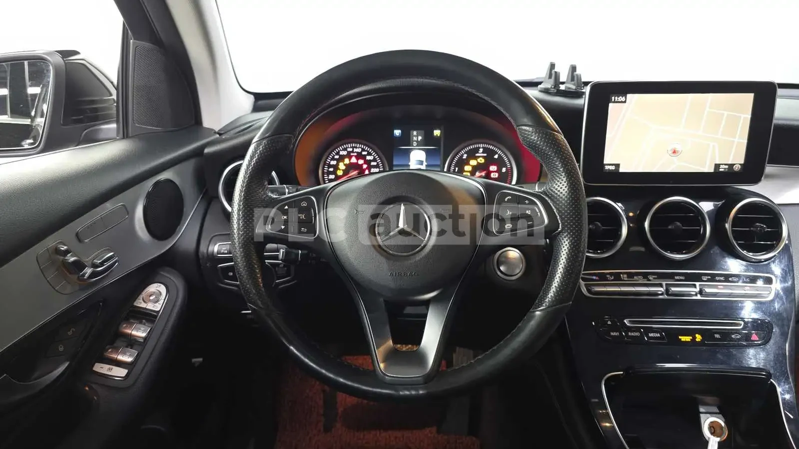 Mercedes-Benz GLC 220 d 4MATIC AMG COUPE| 360| PANO| ВКЛ.ТЕХНОТЕСТ, снимка 5 - Автомобили и джипове - 54869489