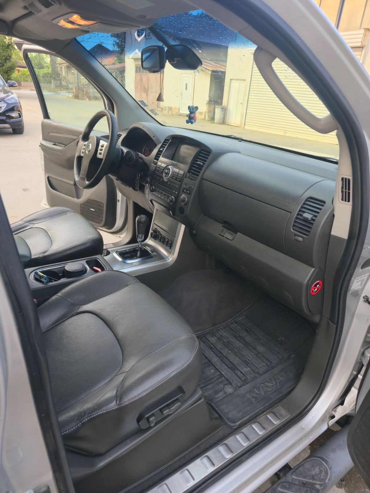 Nissan Navara, снимка 16 - Автомобили и джипове - 56273710