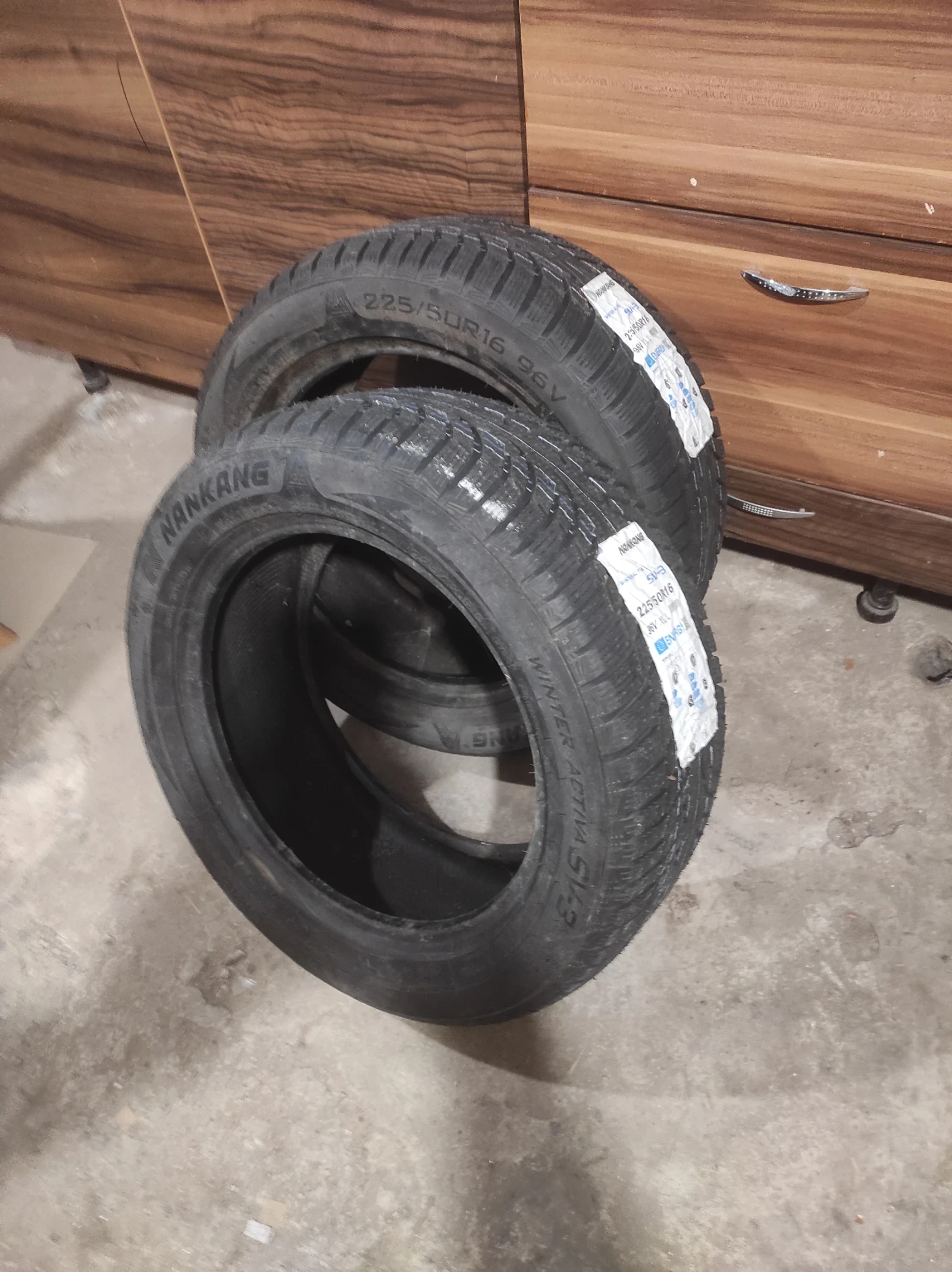 Гуми Зимни 225/50R16