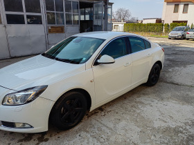Opel Insignia, снимка 2 - Автомобили и джипове - 44792559