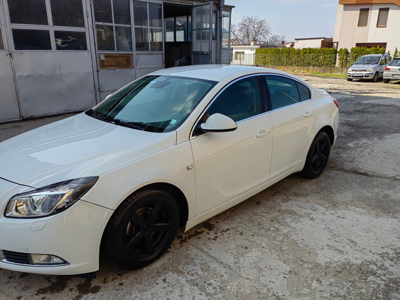 Opel Insignia, снимка 2 - Автомобили и джипове - 46438783