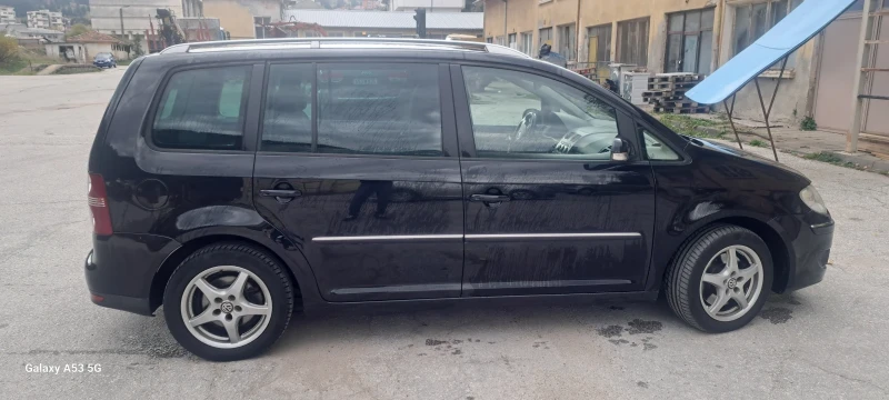 VW Touran, снимка 6 - Автомобили и джипове - 47522771