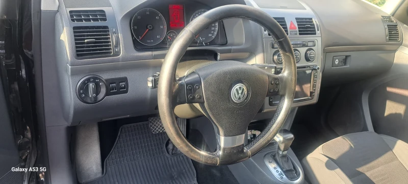 VW Touran, снимка 14 - Автомобили и джипове - 47522771