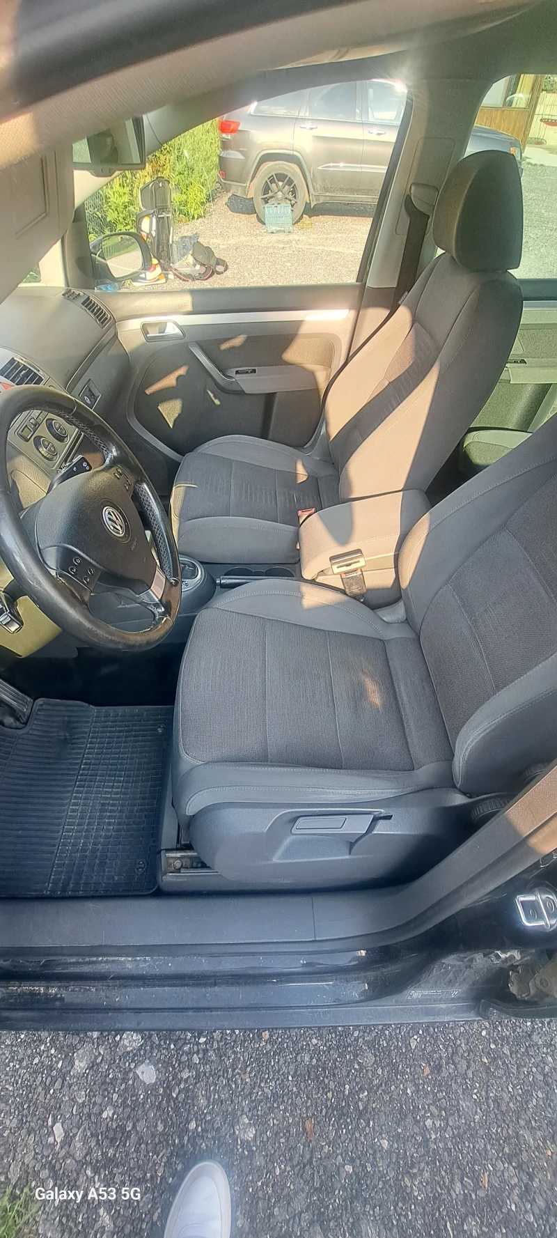 VW Touran, снимка 13 - Автомобили и джипове - 47522771