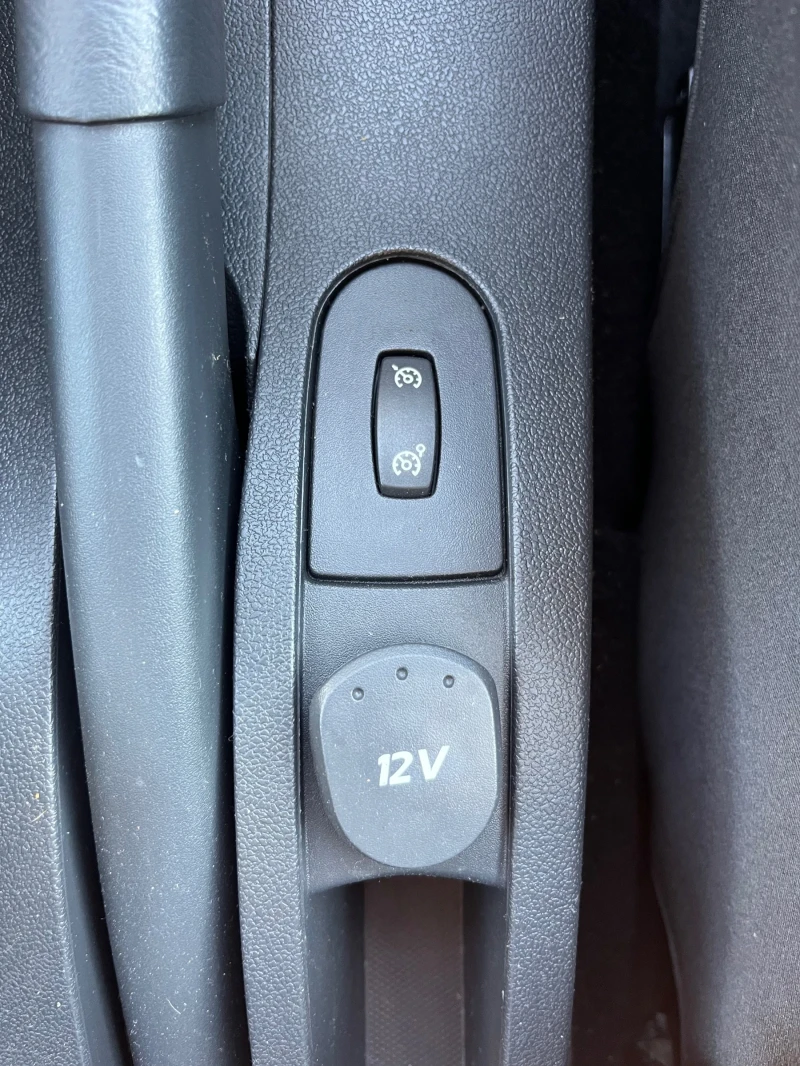 Renault Clio 1.2i ЮБИЛЕЙНО, снимка 10 - Автомобили и джипове - 52414249