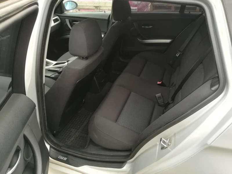 BMW 318 E91, снимка 5 - Автомобили и джипове - 52541118