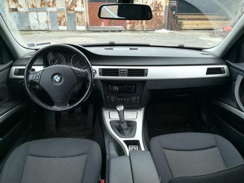 BMW 318 E91, снимка 4 - Автомобили и джипове - 52541118