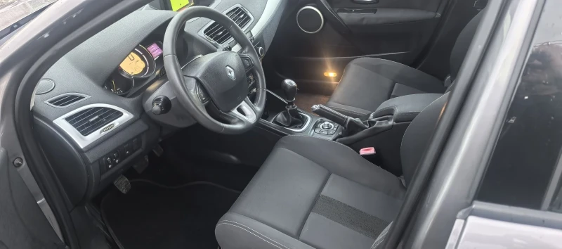 Renault Megane 1.5dci, снимка 10 - Автомобили и джипове - 52550838