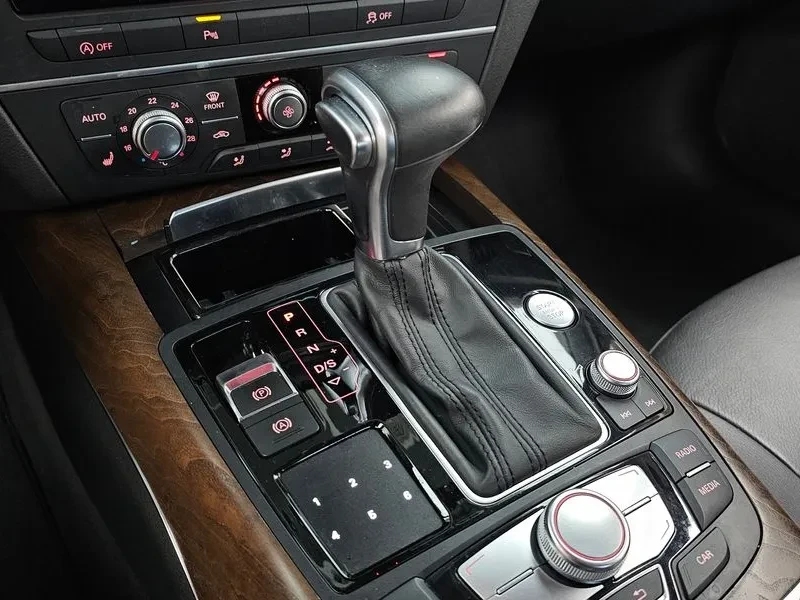 Audi A6 2.0 TDI, снимка 9 - Автомобили и джипове - 55057920
