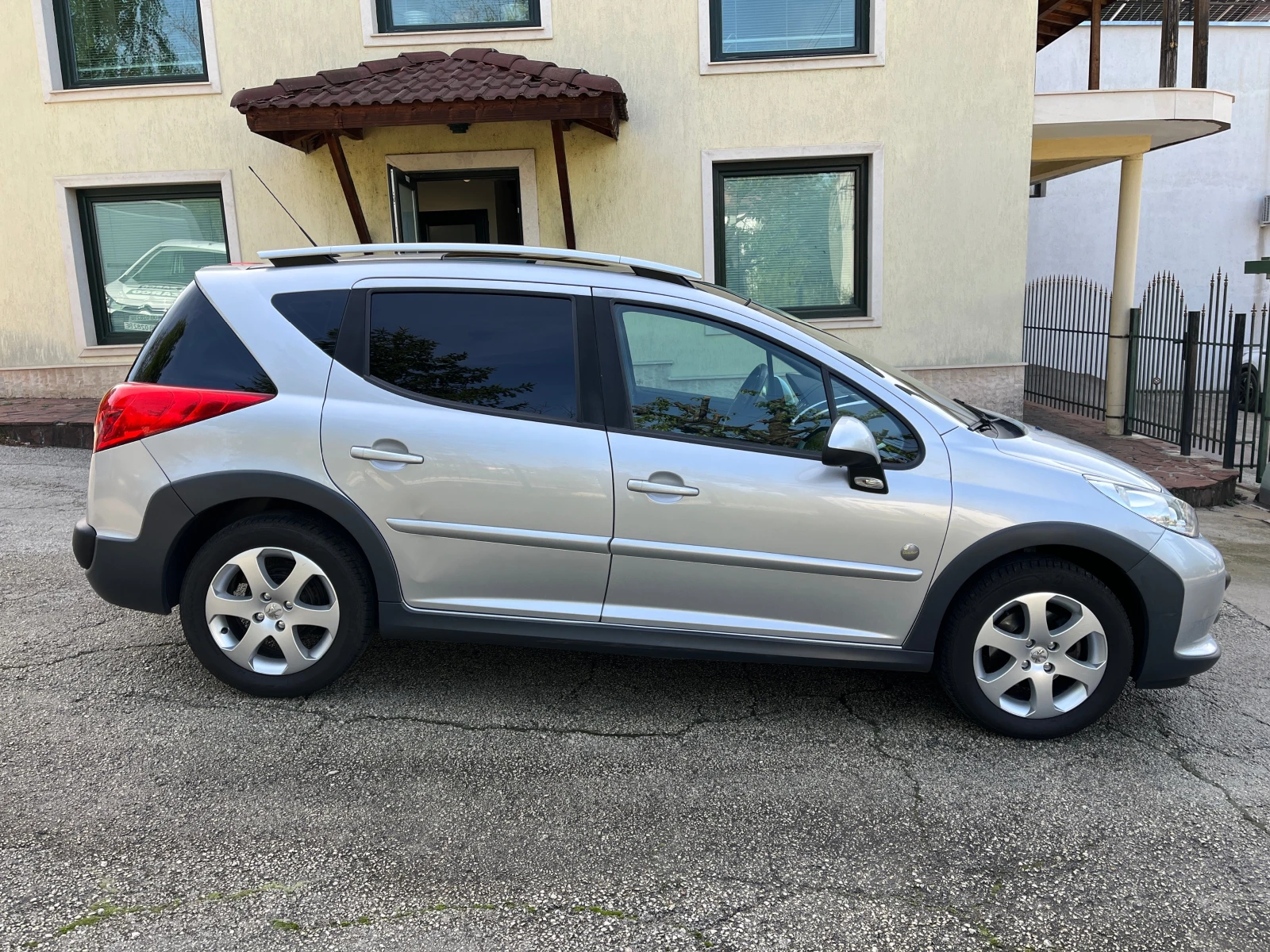 Peugeot 207 SW OUTDOOR - изображение 7