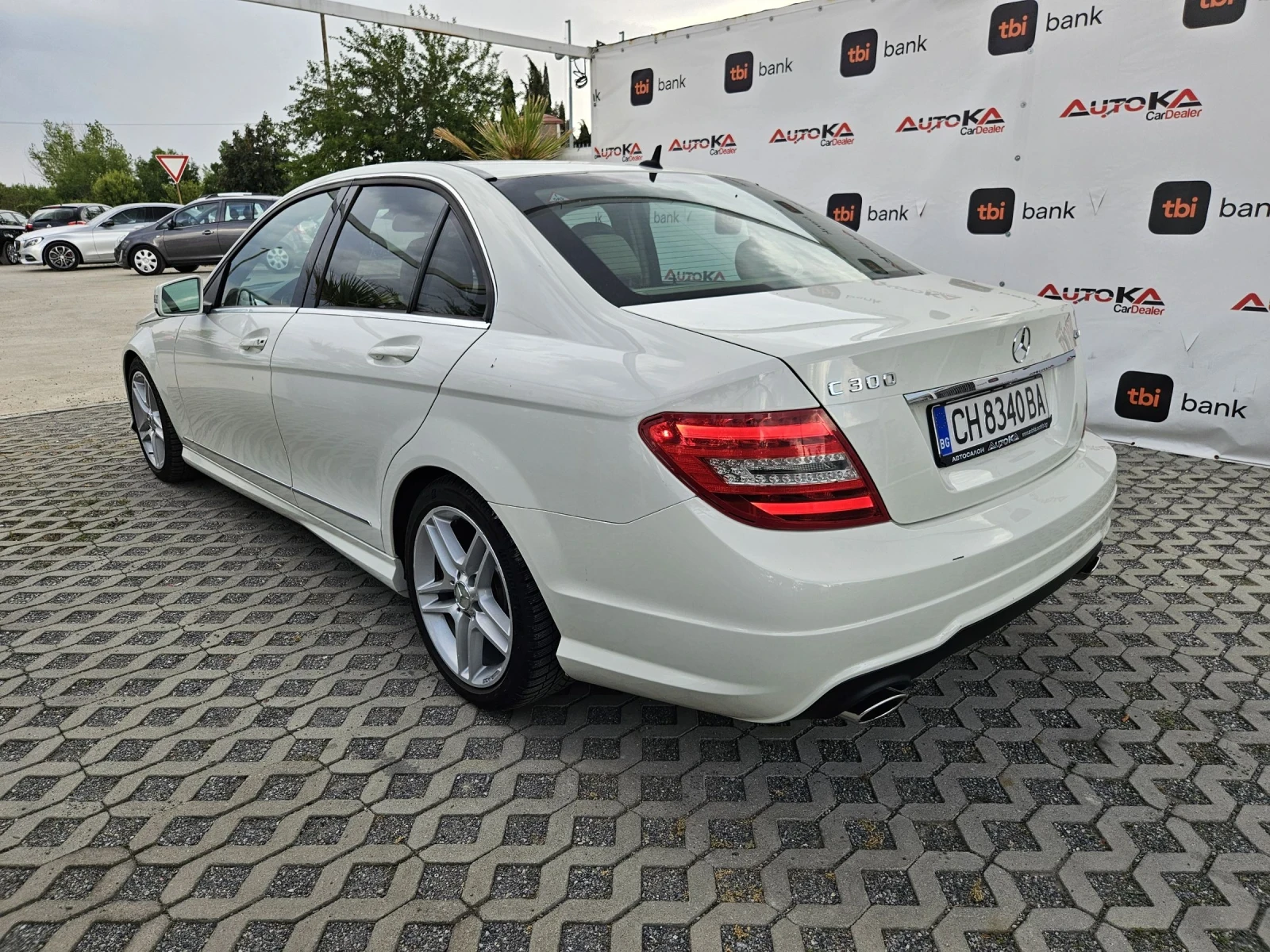 Mercedes-Benz C 300 3.0-231кс= АВТОМАТ= ГАЗ LANDI RENZO= 4X4= AMG LINE - изображение 5