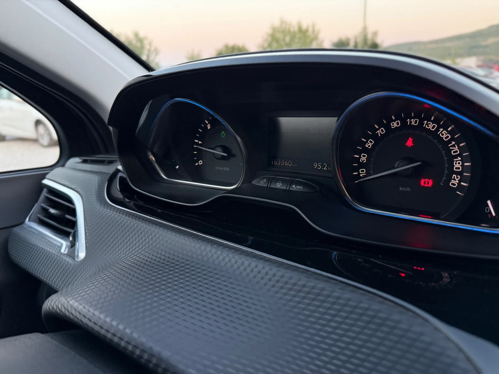 Peugeot 2008 1.6 eHDi Allure  | Mobile.bg   17