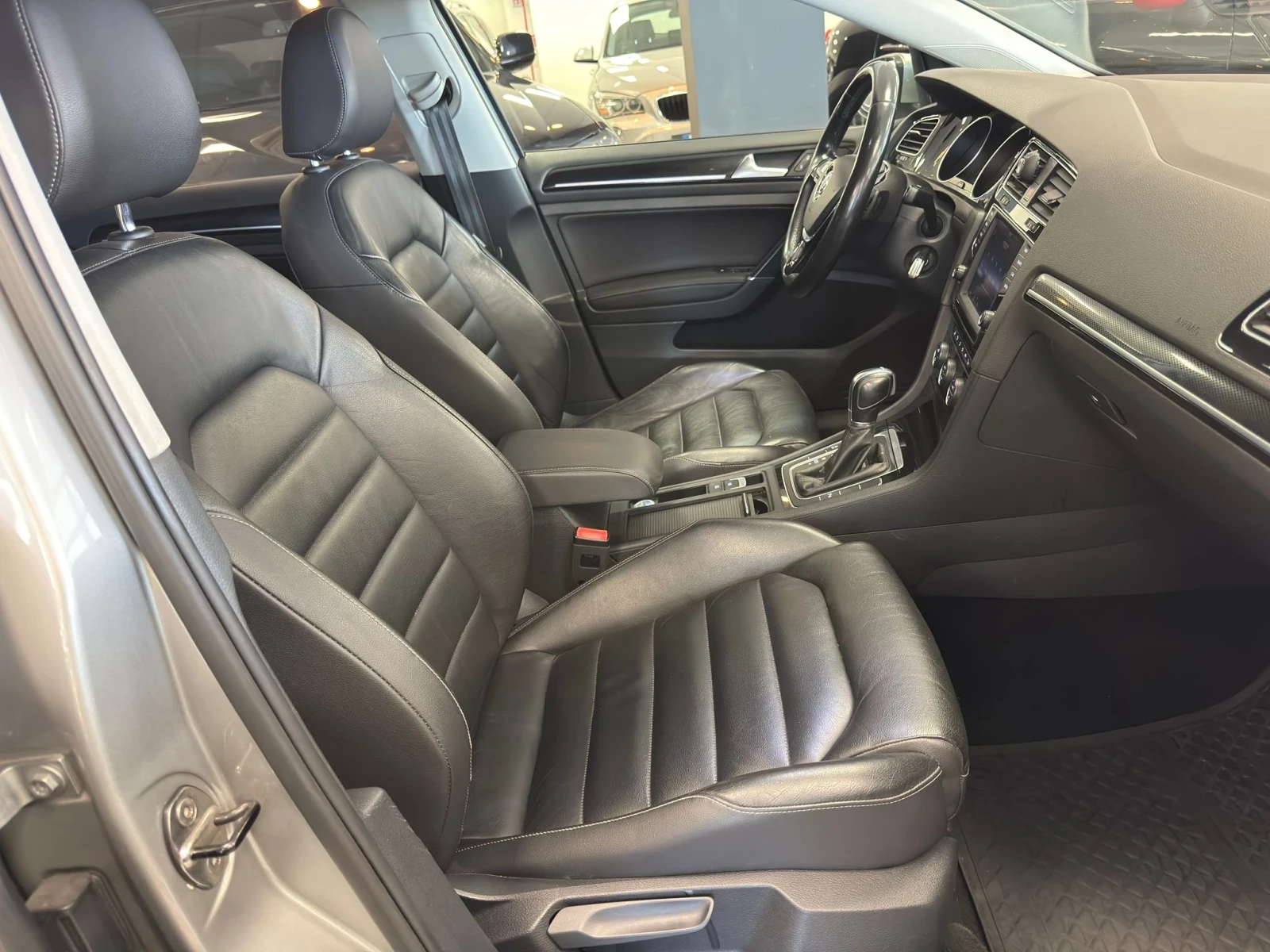 VW Golf VW Golf 2.0TDI/HIGH-LINE/AVTOMAT/PANORAMA/NAVI/KAM - изображение 9