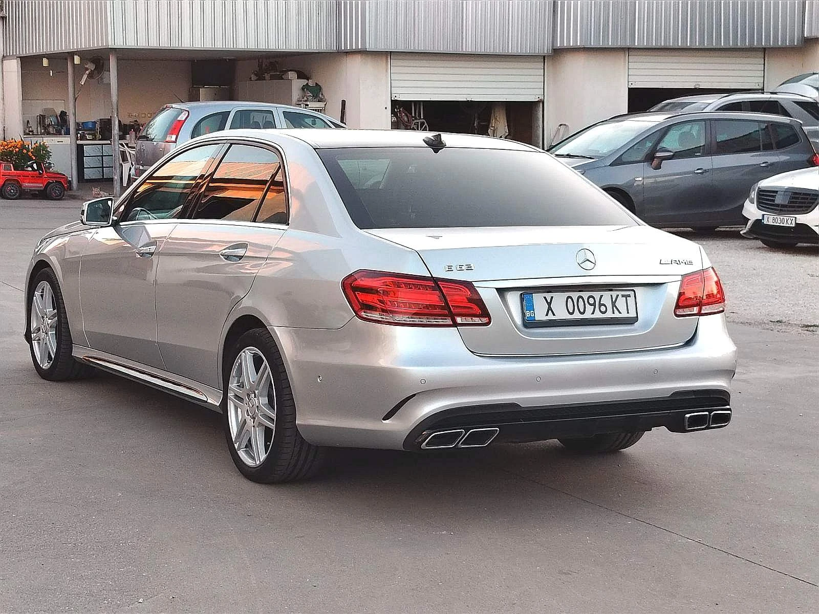 Mercedes-Benz E 220 - E63 AMG - изображение 2