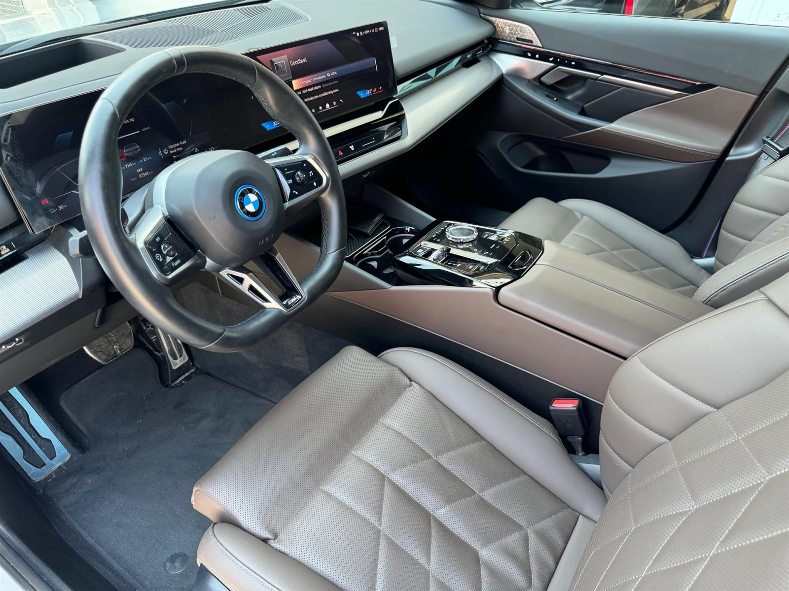 BMW i5 xDrive40 - изображение 6