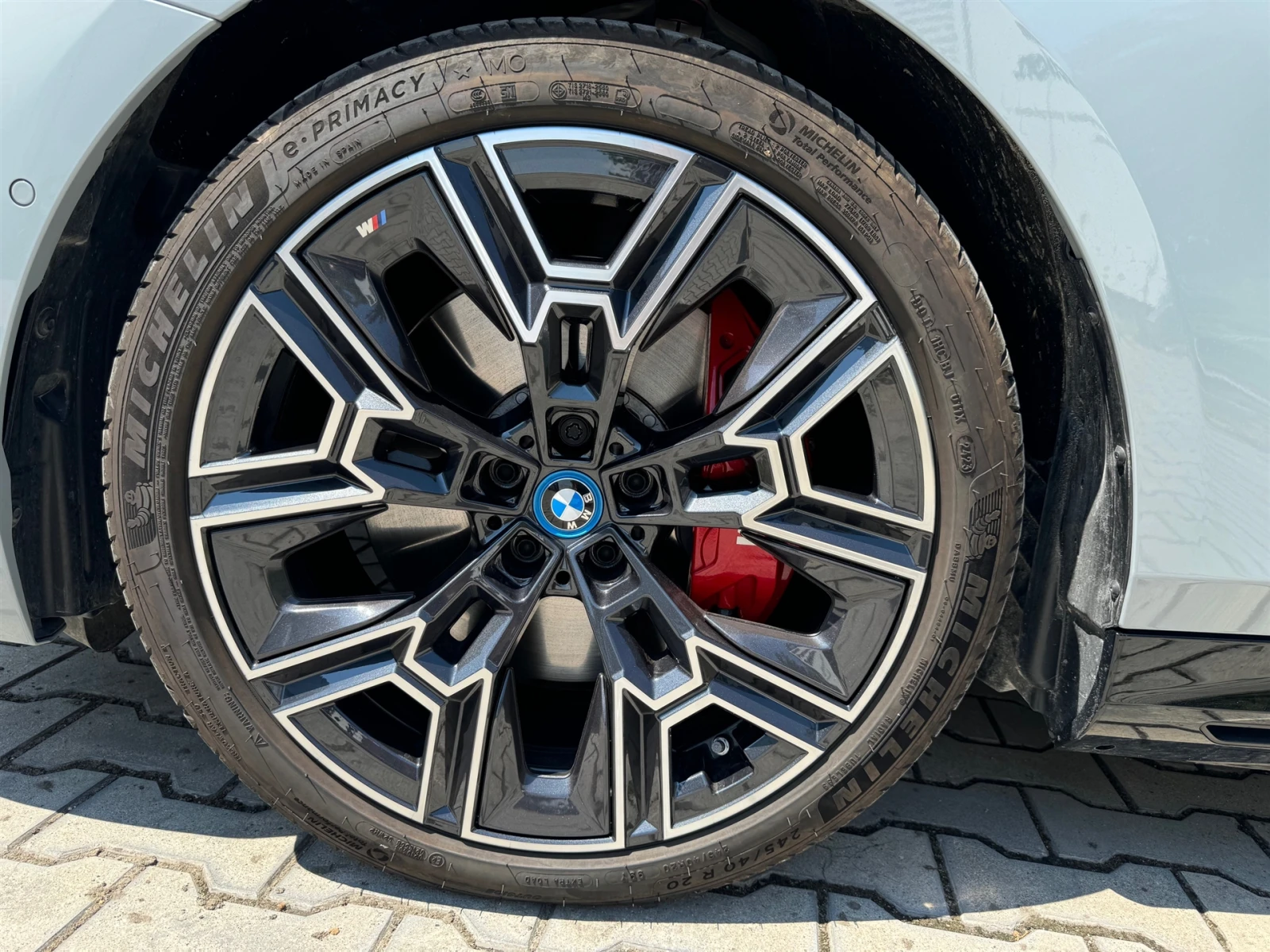 BMW i5 xDrive40 - изображение 5