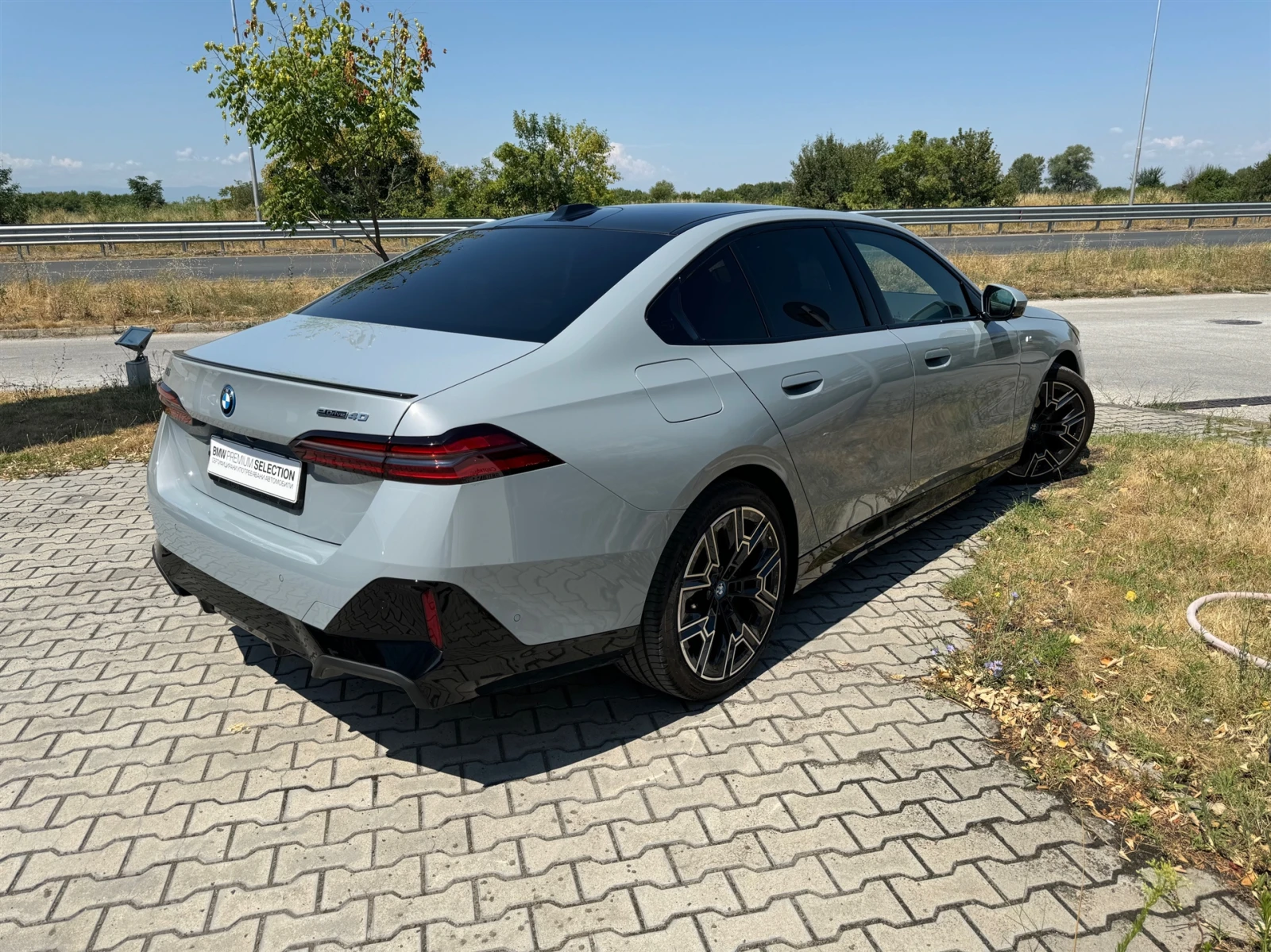 BMW i5 xDrive40 - изображение 2