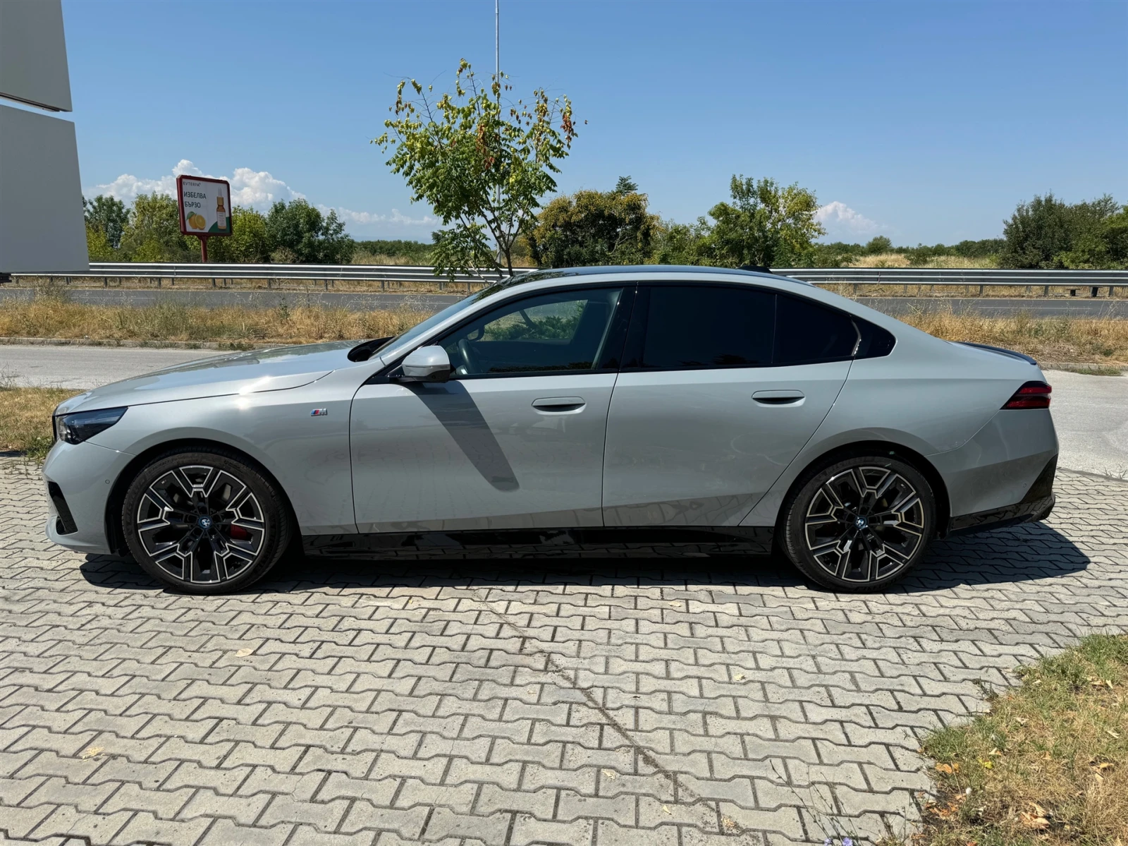 BMW i5 xDrive40 - изображение 3