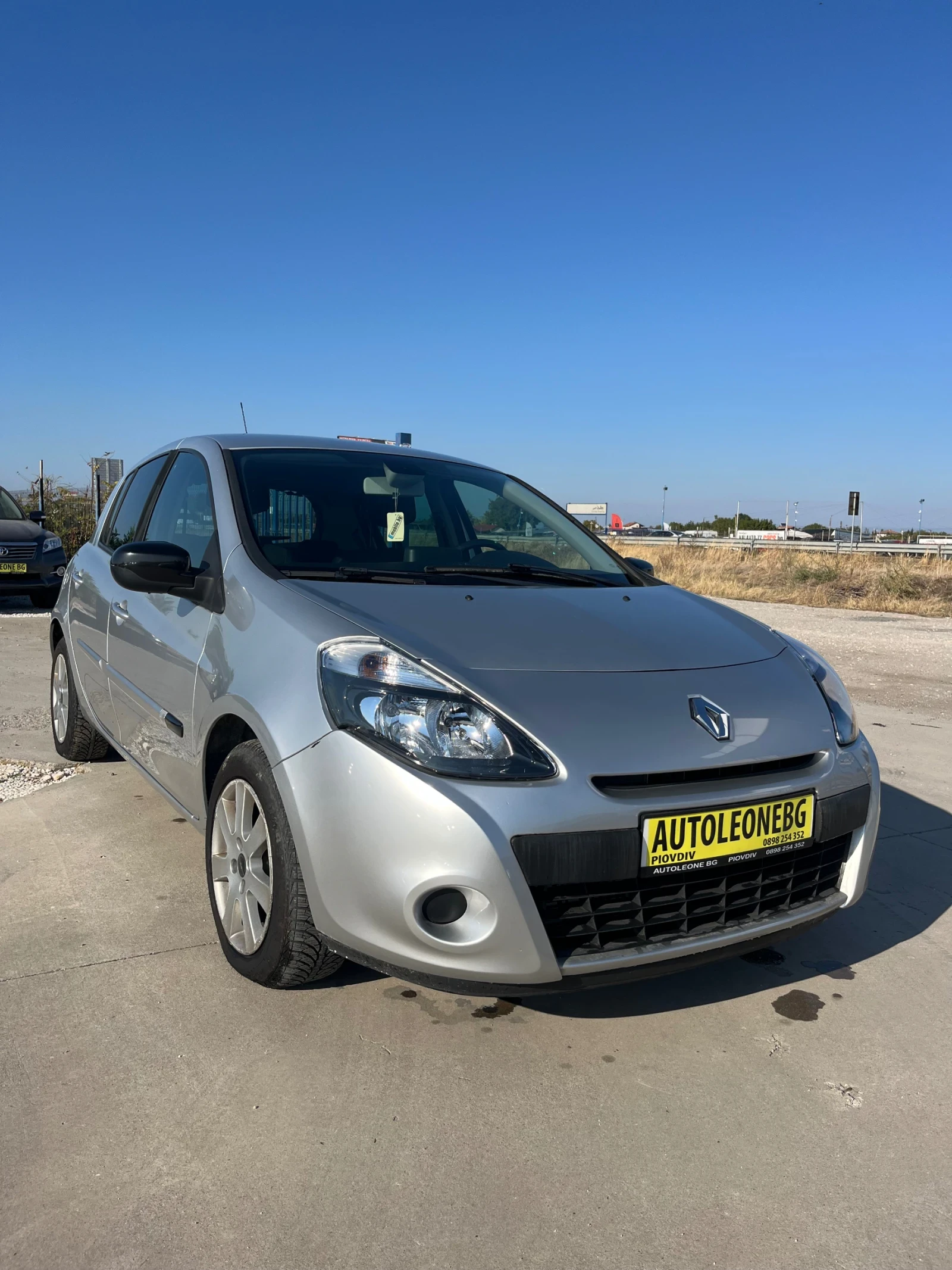Renault Clio 1.2i ЮБИЛЕЙНО - изображение 3