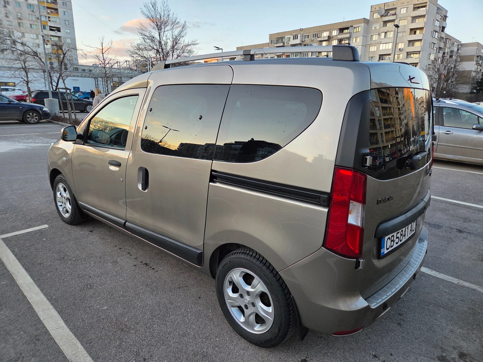 Dacia Dokker 1.5 dCi, снимка 14 - Автомобили и джипове - 53646180