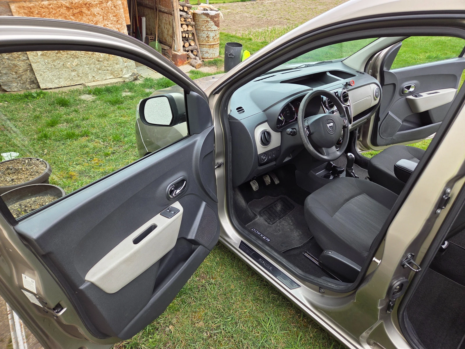 Dacia Dokker 1.5 dCi, снимка 15 - Автомобили и джипове - 53646180