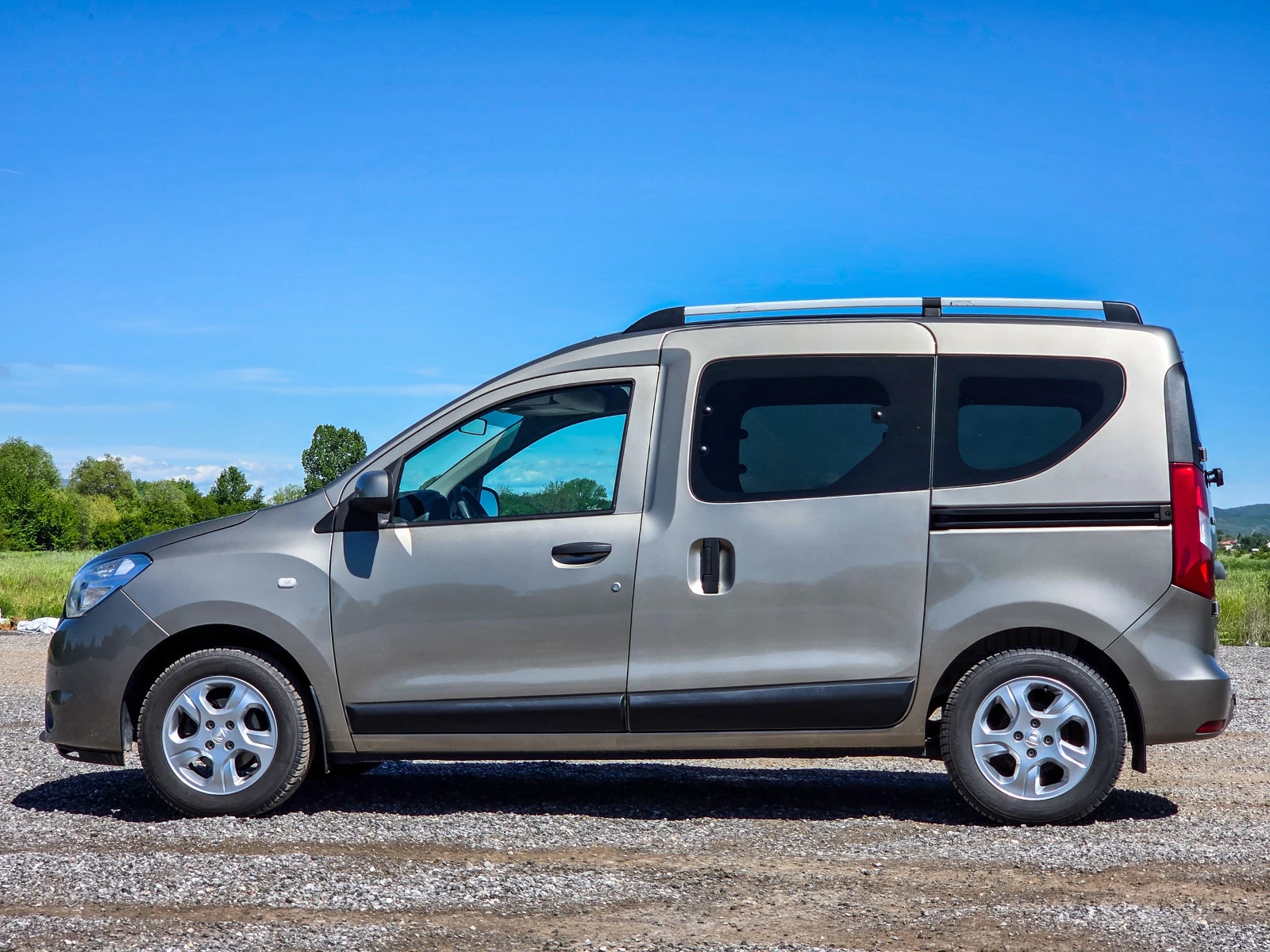Dacia Dokker 1.5 dCi, снимка 7 - Автомобили и джипове - 53646180