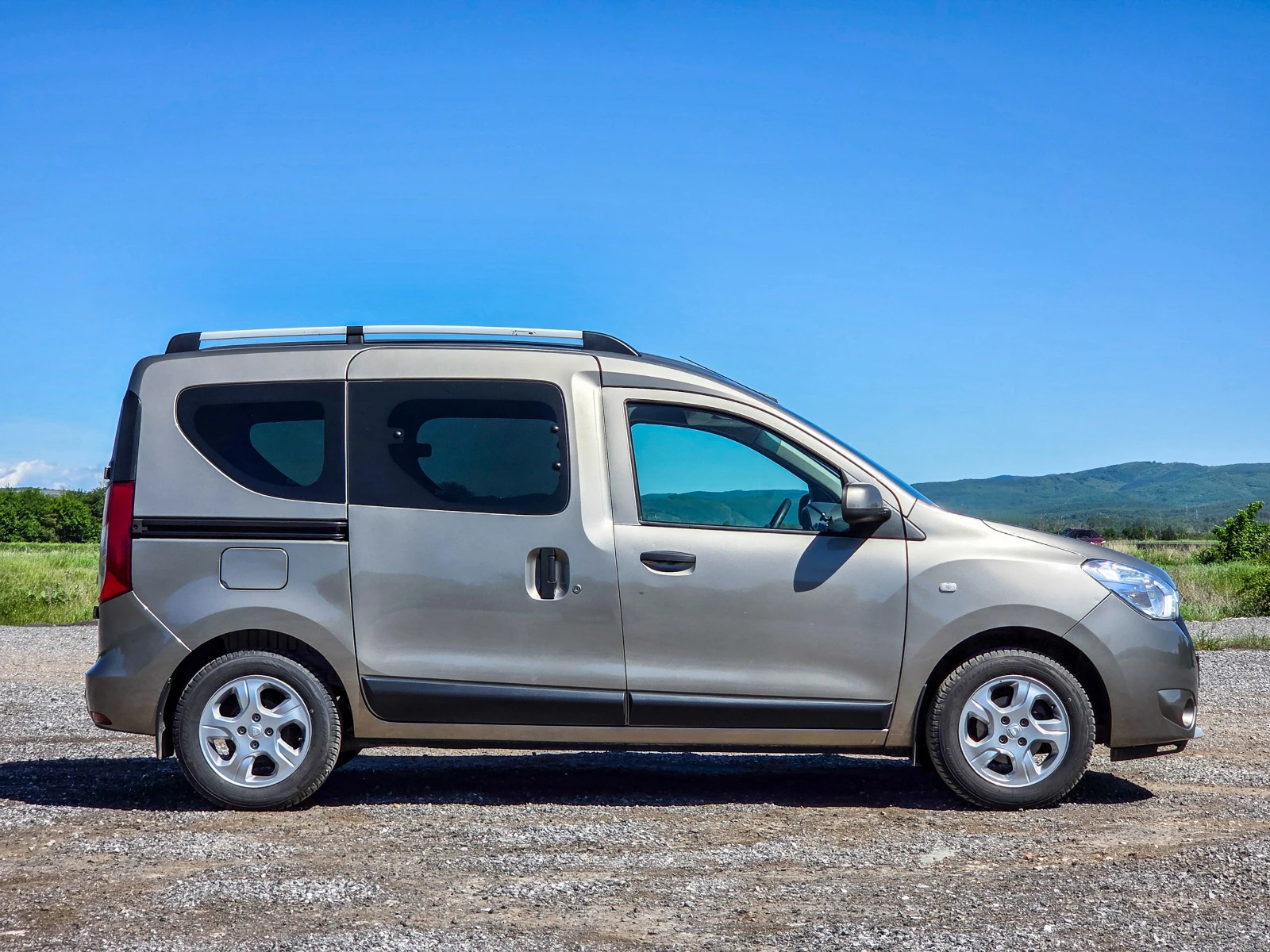 Dacia Dokker 1.5 dCi, снимка 8 - Автомобили и джипове - 53646180
