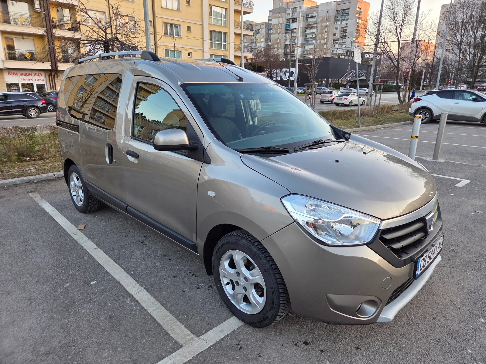 Dacia Dokker 1.5 dCi, снимка 12 - Автомобили и джипове - 53646180