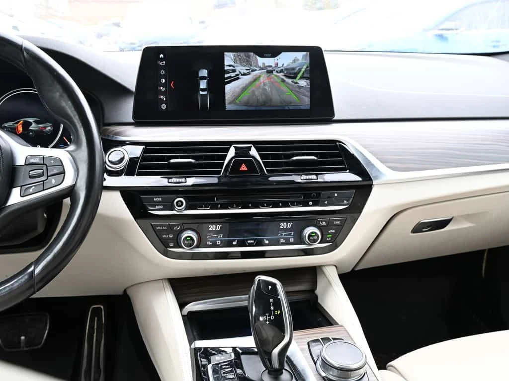 BMW 530E xDrive iPerformance * ПОДГРЕВИ * ПРЕДСТАВИТЕЛСТВО, снимка 14 - Автомобили и джипове - 53817191