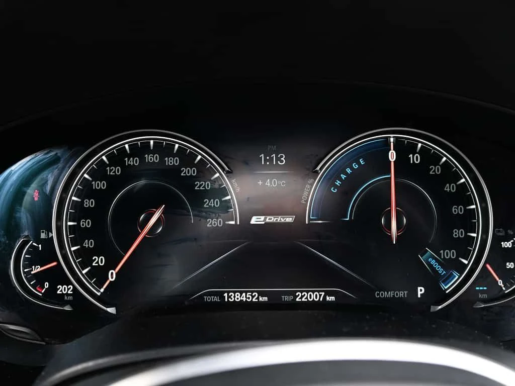 BMW 530E xDrive iPerformance * ПОДГРЕВИ * ПРЕДСТАВИТЕЛСТВО, снимка 15 - Автомобили и джипове - 53817191