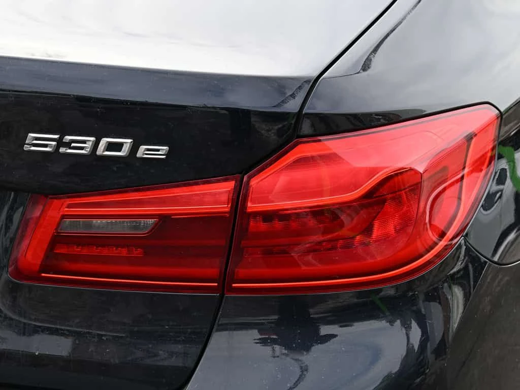 BMW 530E xDrive iPerformance * ПОДГРЕВИ * ПРЕДСТАВИТЕЛСТВО, снимка 6 - Автомобили и джипове - 53817191