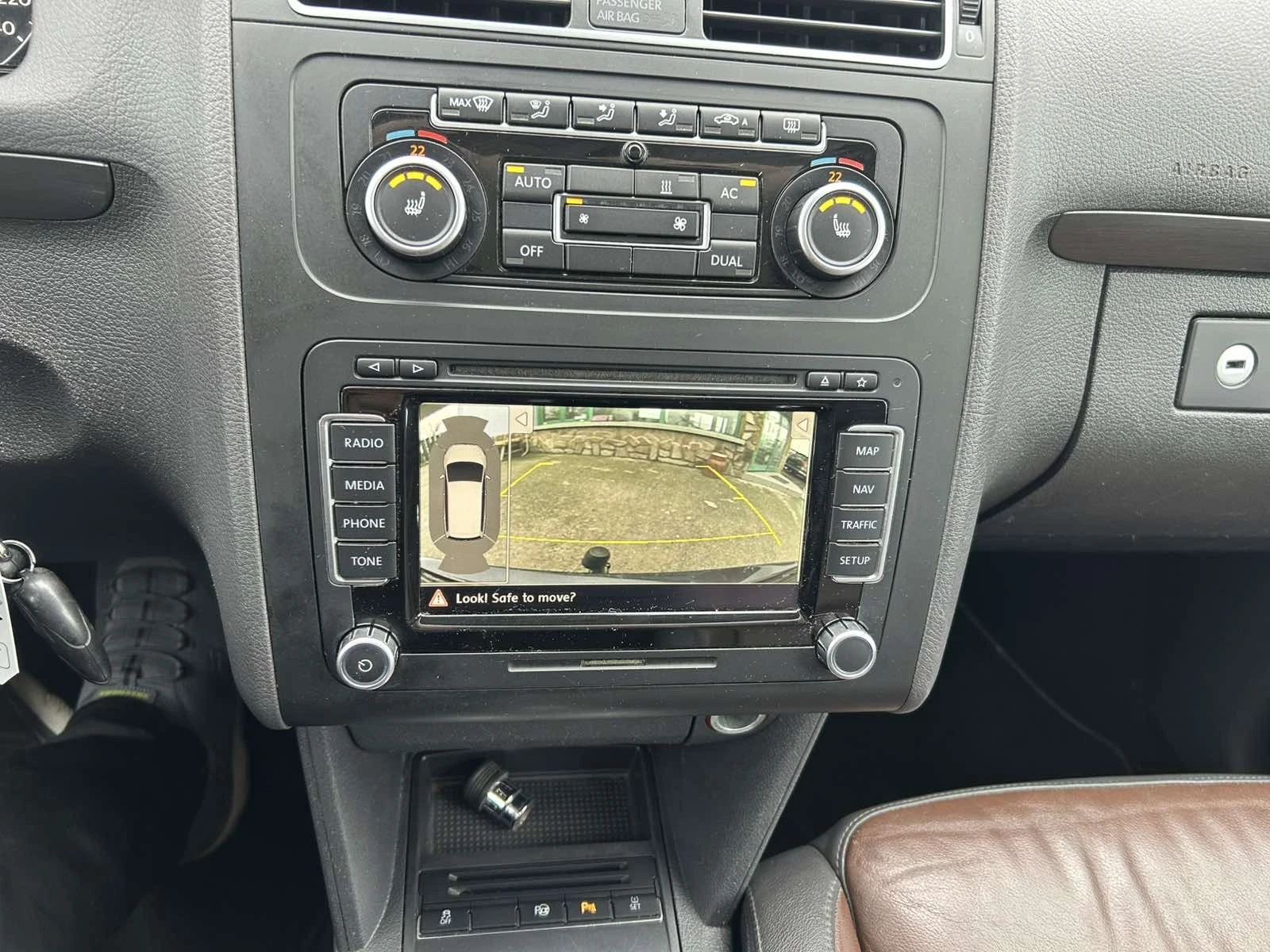 VW Touran 2.0 DSG Cross, снимка 14 - Автомобили и джипове - 54072281