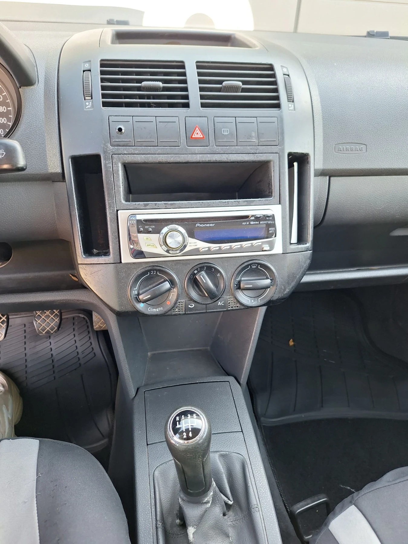 VW Polo, снимка 8 - Автомобили и джипове - 56728541