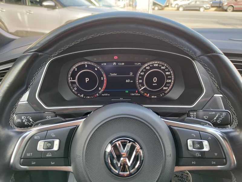 VW Tiguan 2.0TDI R-LINE, снимка 17 - Автомобили и джипове - 48815227