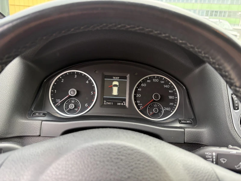 VW Tiguan, снимка 10 - Автомобили и джипове - 53371157