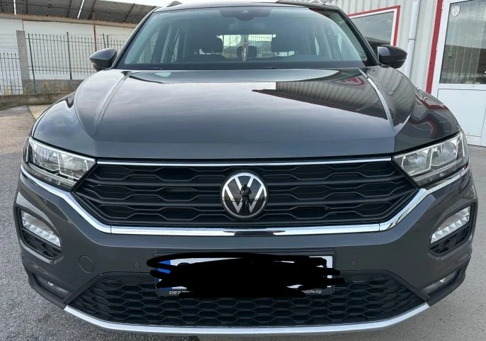 VW T-Roc 1.5 TSI пълна сервизна история!, снимка 2 - Автомобили и джипове - 53447088