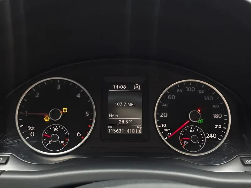VW Tiguan 2.0 Tdi Premium 5N, снимка 8 - Автомобили и джипове - 56112780