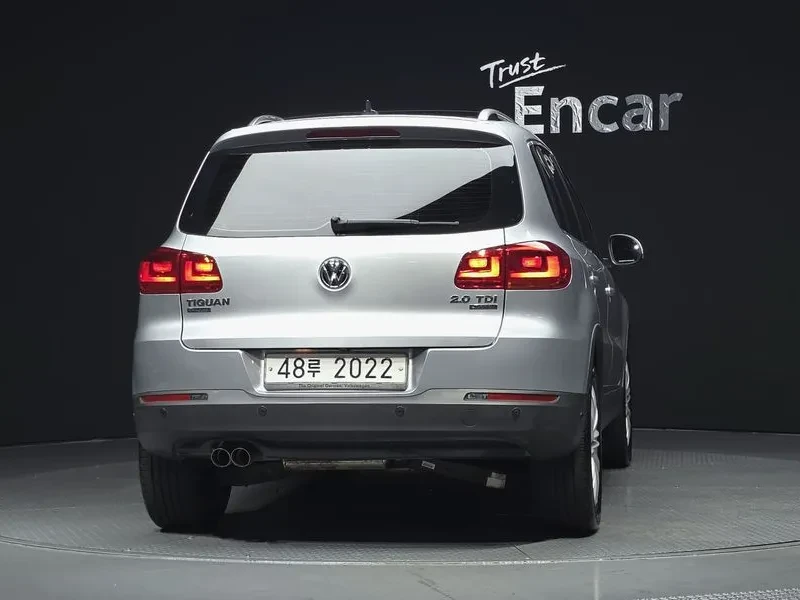 VW Tiguan 2.0 Tdi Premium 5N, снимка 4 - Автомобили и джипове - 56112780