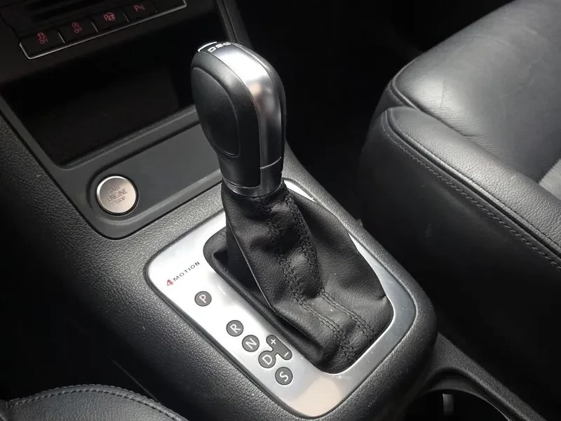 VW Tiguan 2.0 Tdi Premium 5N, снимка 9 - Автомобили и джипове - 56112780