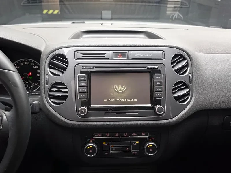 VW Tiguan 2.0 Tdi Premium 5N, снимка 14 - Автомобили и джипове - 56112780