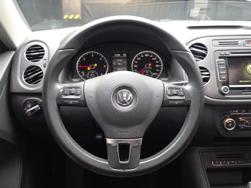 VW Tiguan 2.0 Tdi Premium 5N, снимка 13 - Автомобили и джипове - 56112780