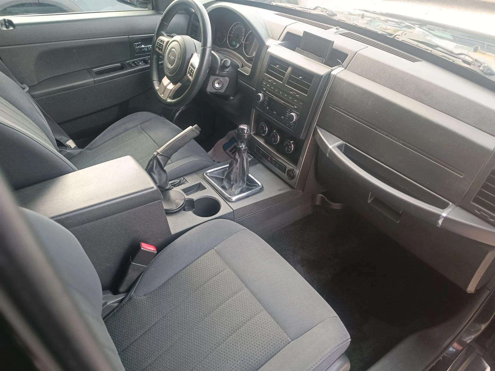 Jeep Cherokee IV 2.8CRD - изображение 9