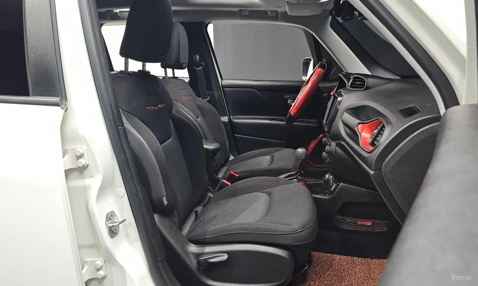 Jeep Renegade, снимка 10 - Автомобили и джипове - 54553863