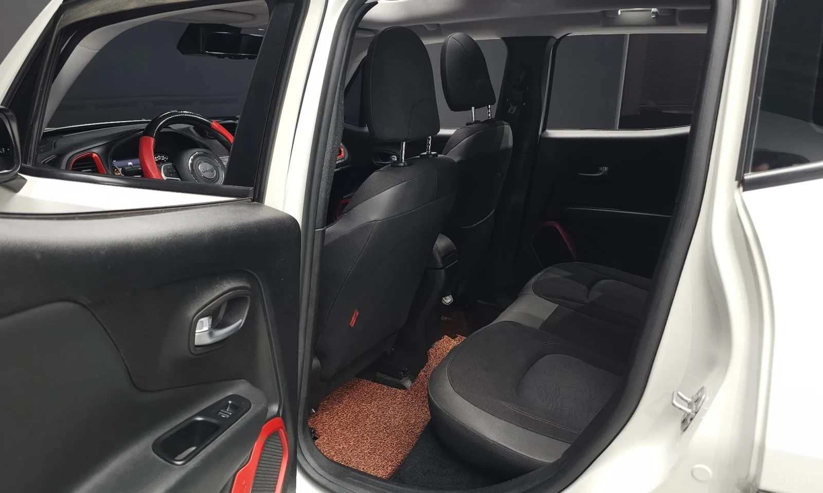 Jeep Renegade, снимка 12 - Автомобили и джипове - 54553863