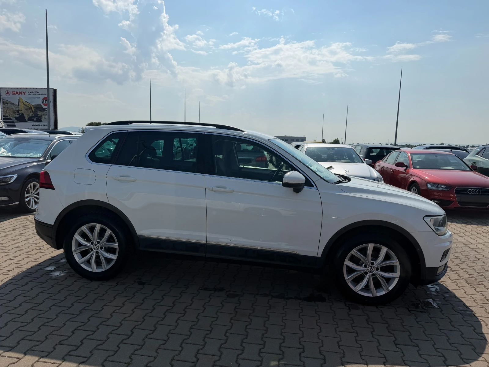 VW Tiguan 2.0TDI AVTOMAT/NAVI EURO 6, снимка 5 - Автомобили и джипове - 55115925