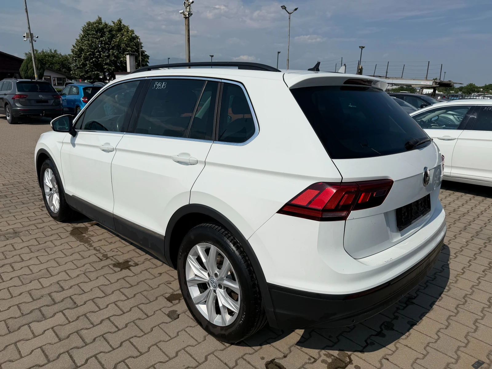 VW Tiguan 2.0TDI AVTOMAT/NAVI EURO 6, снимка 8 - Автомобили и джипове - 55115925